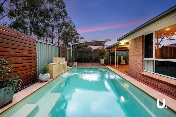 Blue Haven Retreat – Glenmore Park Pool Home