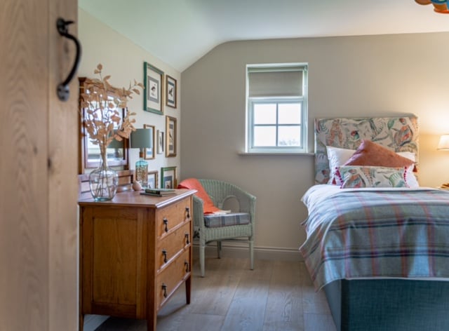 Bedroom 2 (twins set up)