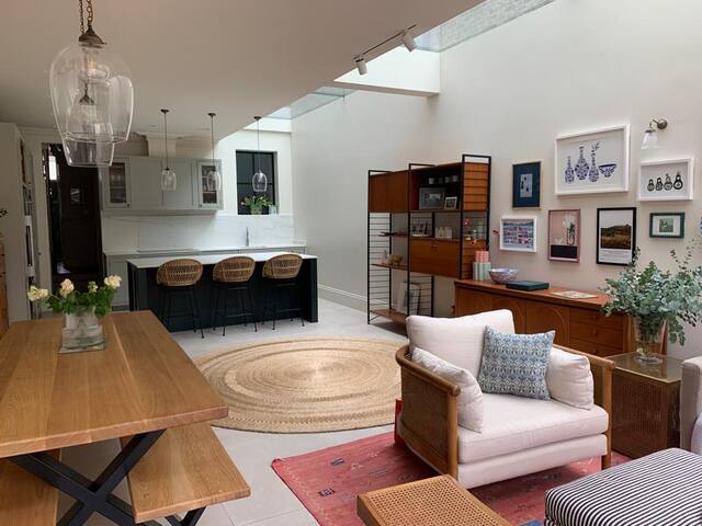 Family home in Queens Park gallery image 2