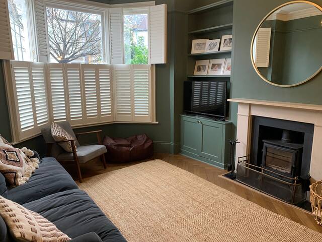 Family home in Queens Park gallery image 4