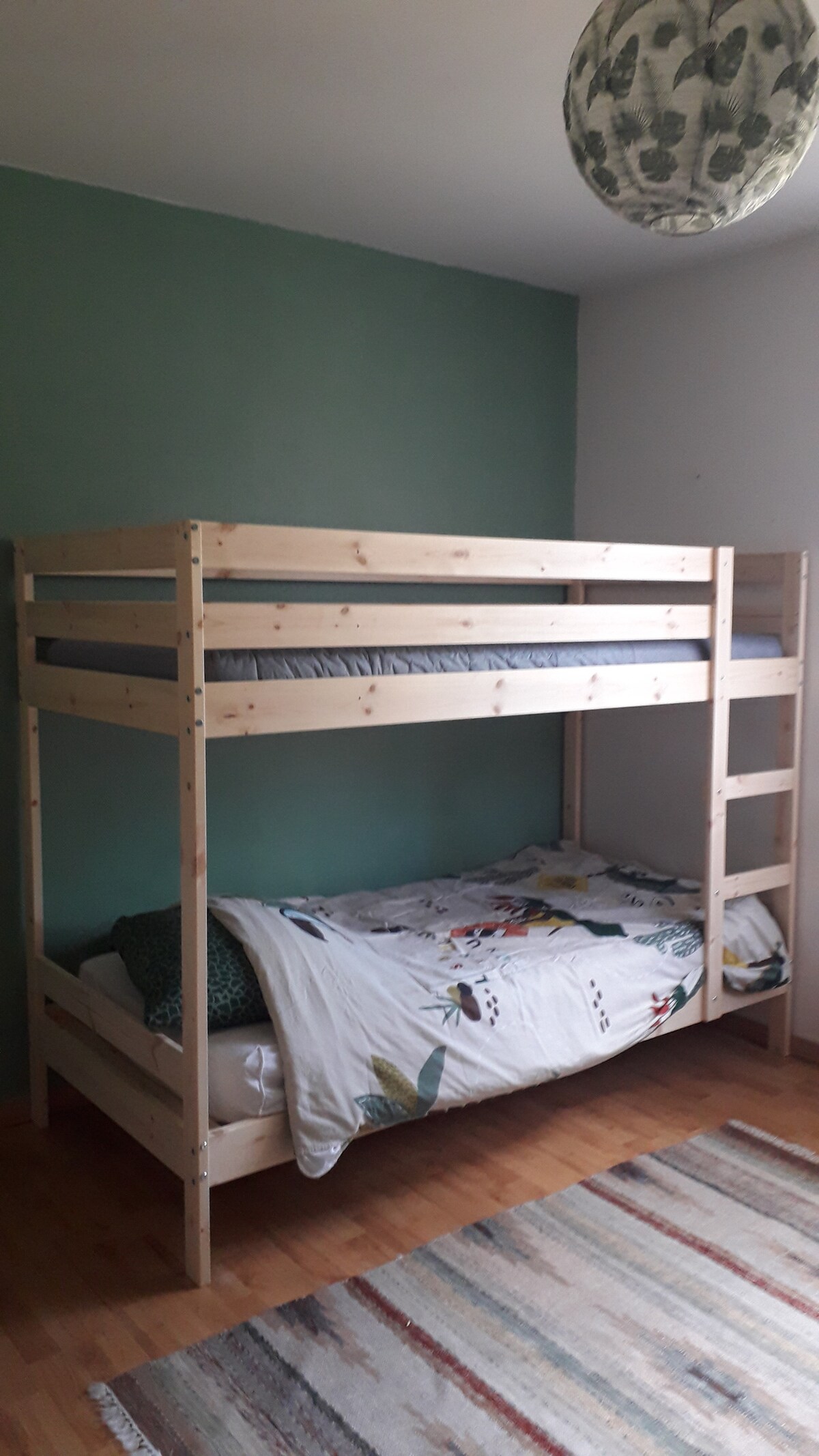 dormitorio con 3 literas