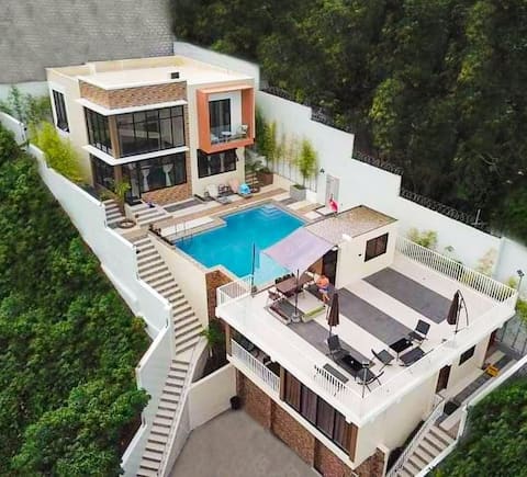 Private Resthouse with Cozy Pool and Nice View