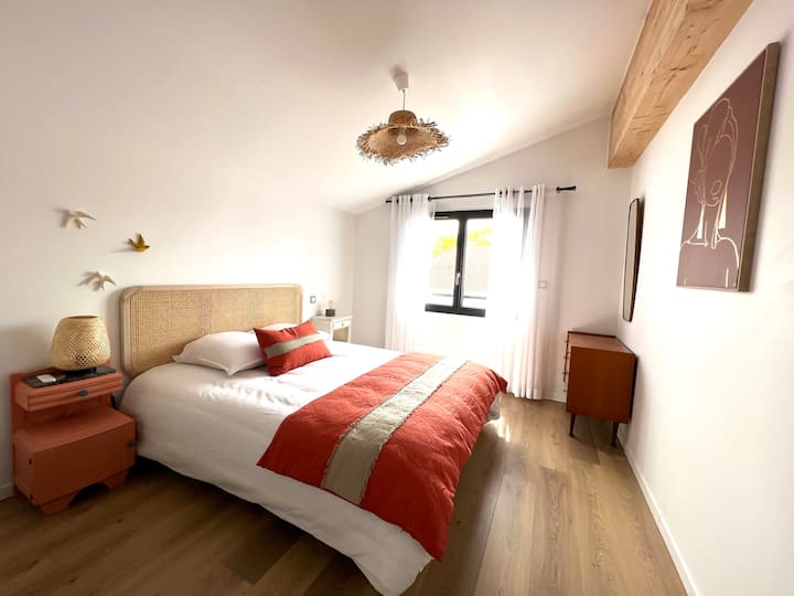 Მშობლების ოთახი საგარდერობო ოთახით