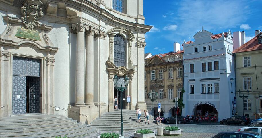 Luxury 3 Bedroom Apartment in historical centre gallery image 3