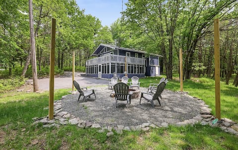 TheBigBlue~6br~Cinema~Arcades~HotTub~Familyfun!