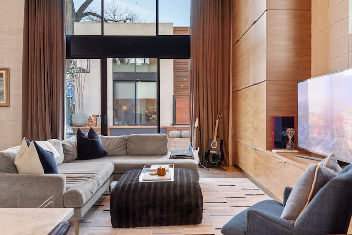 NEW Luxe DT Austin Oasis | Pool | Casita gallery image 3