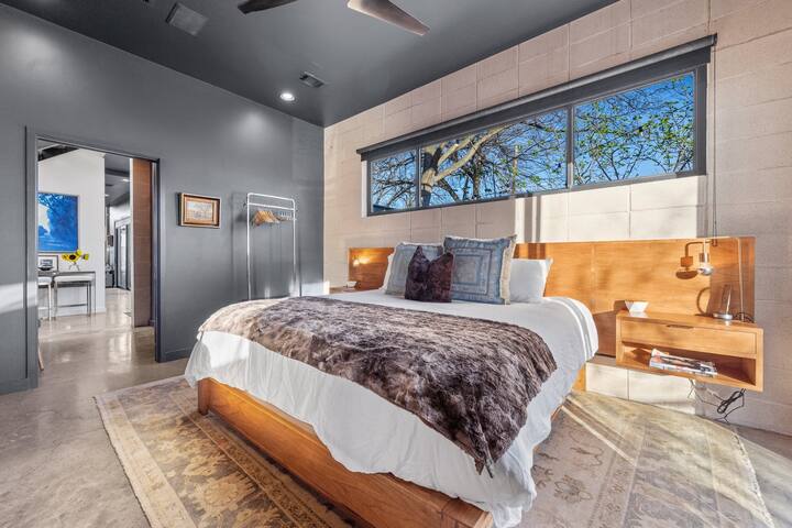 NEW Luxe DT Austin Oasis | Pool | Casita gallery image 4