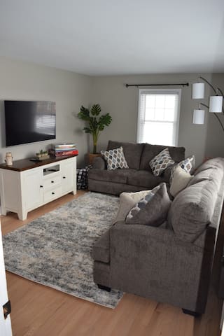Boho-Chic Cape Conveniently Located gallery image 3
