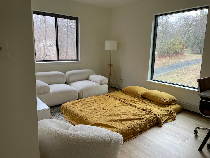 Проучването е подредено с матрак от пяна