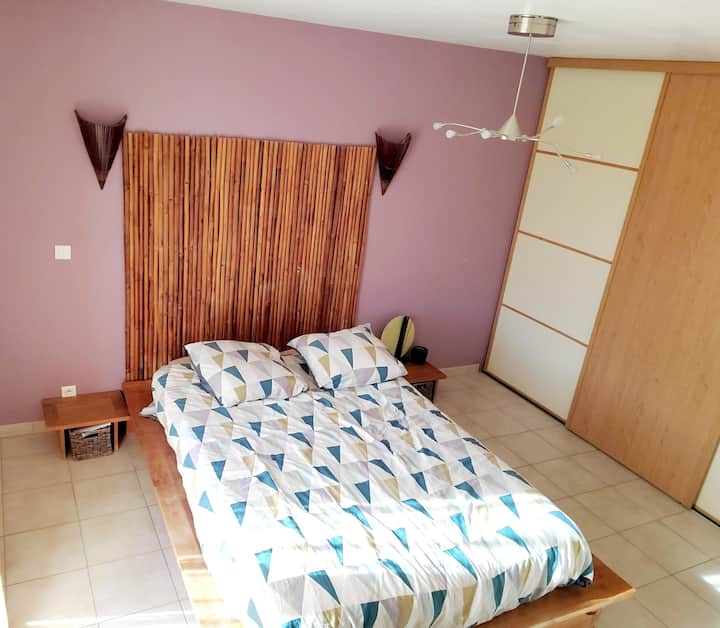 habitación 1 con cama de 140 x 200