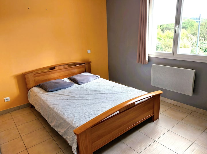 habitación 2 con cama de 140 x 190
