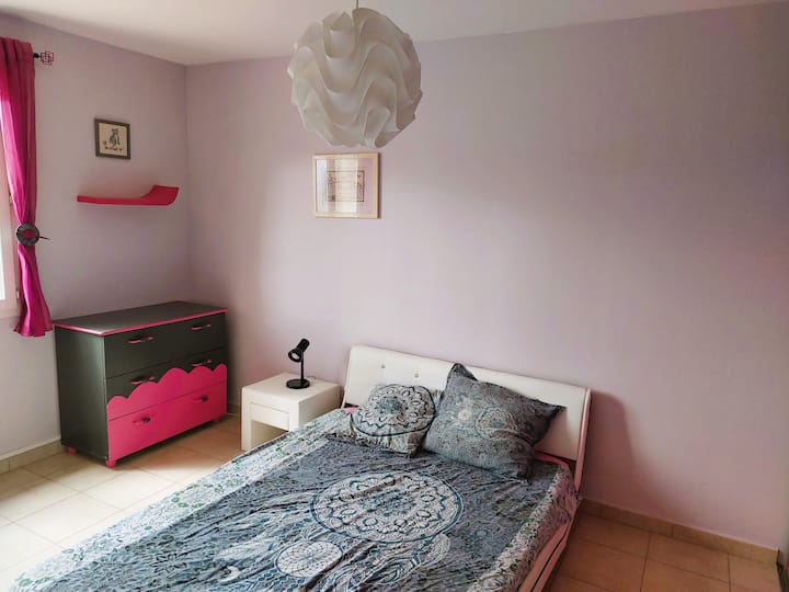 habitación 3 con cama de 140 x 200