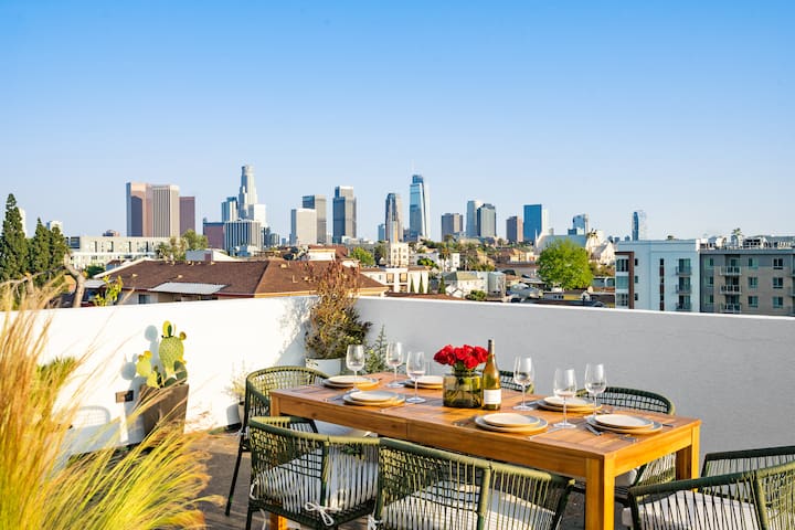 Luxury Modern House With Private Rooftop Patio