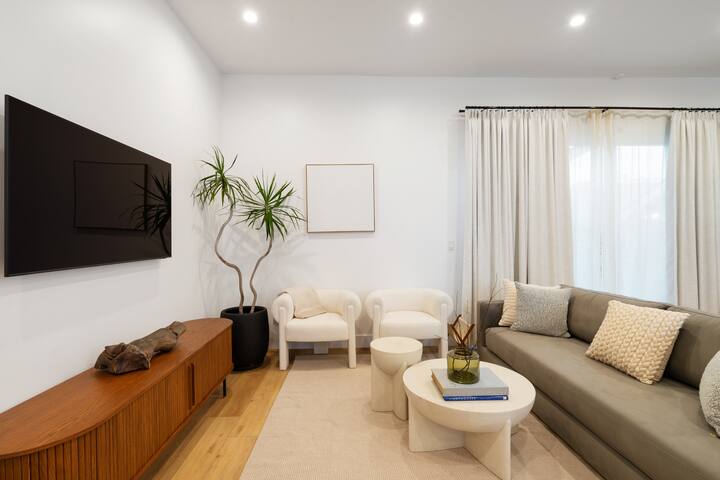 Luxury Modern House With Private Rooftop Patio gallery image 3