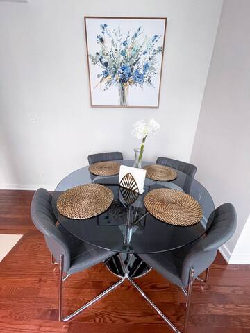 Premium High-Rise Unit CN Tower Views free parking gallery image 2