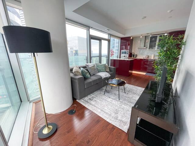 Premium High-Rise Unit CN Tower Views free parking gallery image 5