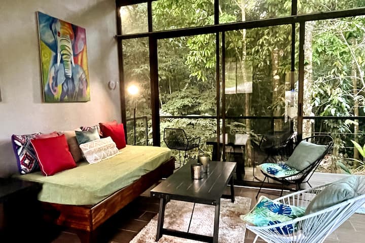 Საცხოვრებელი კასიტა და დამატებითი საძინებელი სივრცე