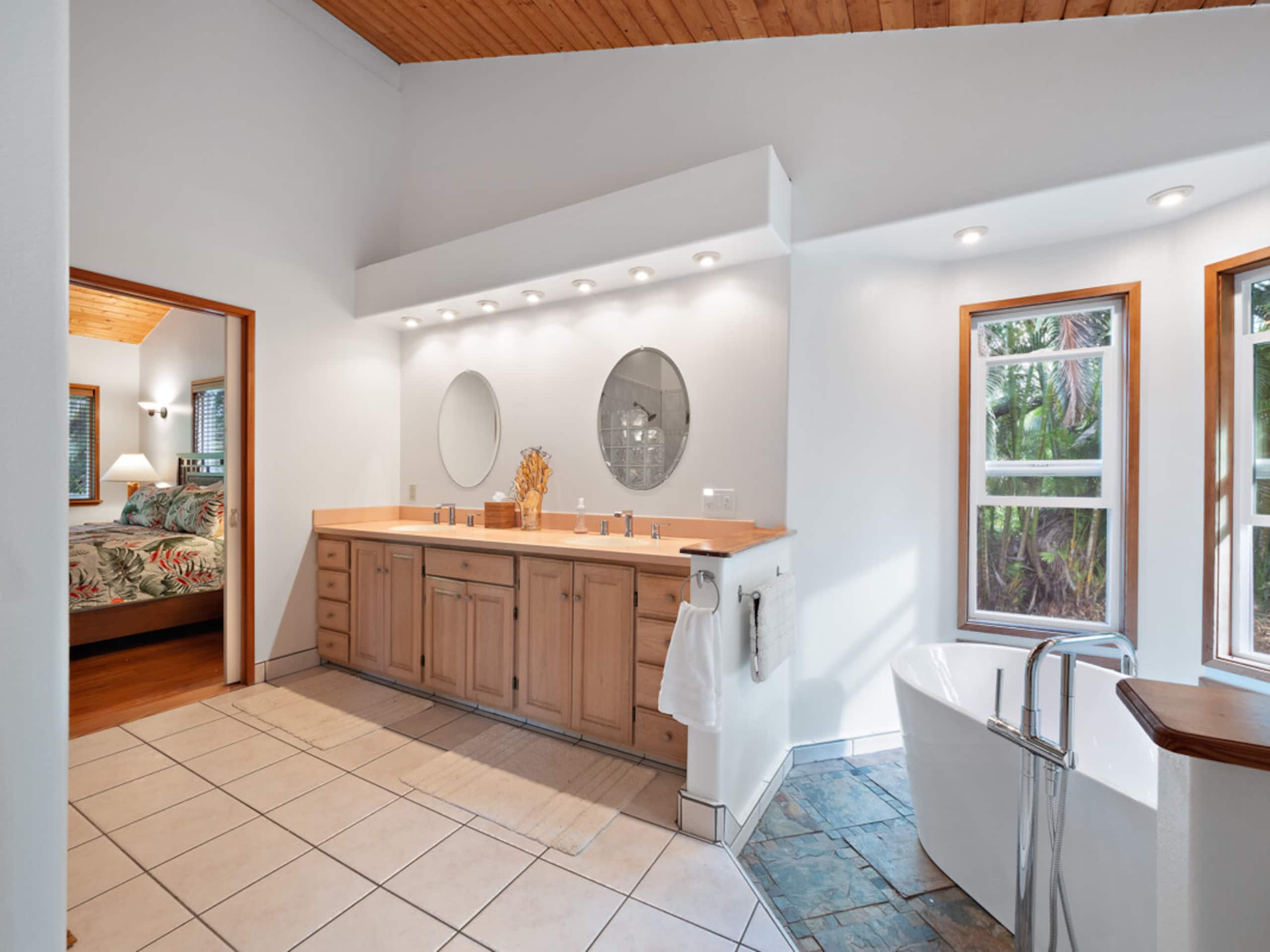 Home in Keaau · ★4.8 · 3 bedrooms · 6 beds · 2 private baths - Image 14