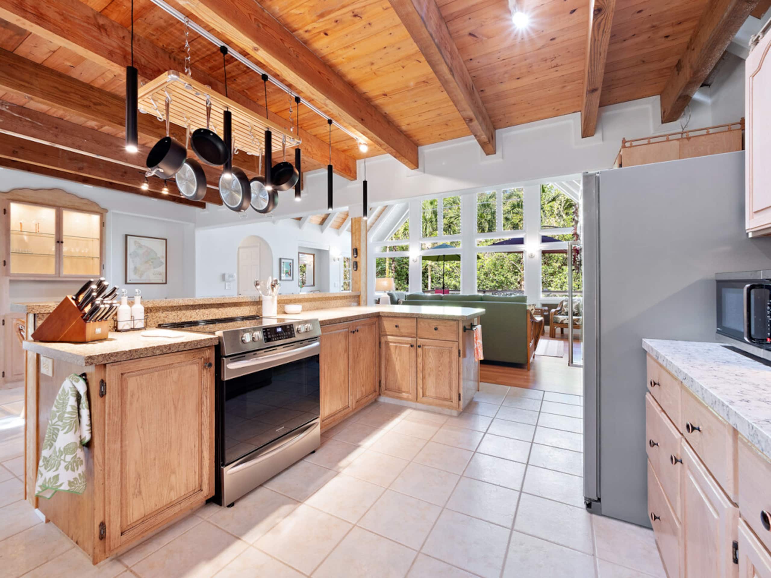 Home in Keaau · ★4.8 · 3 bedrooms · 6 beds · 2 private baths - Image 7