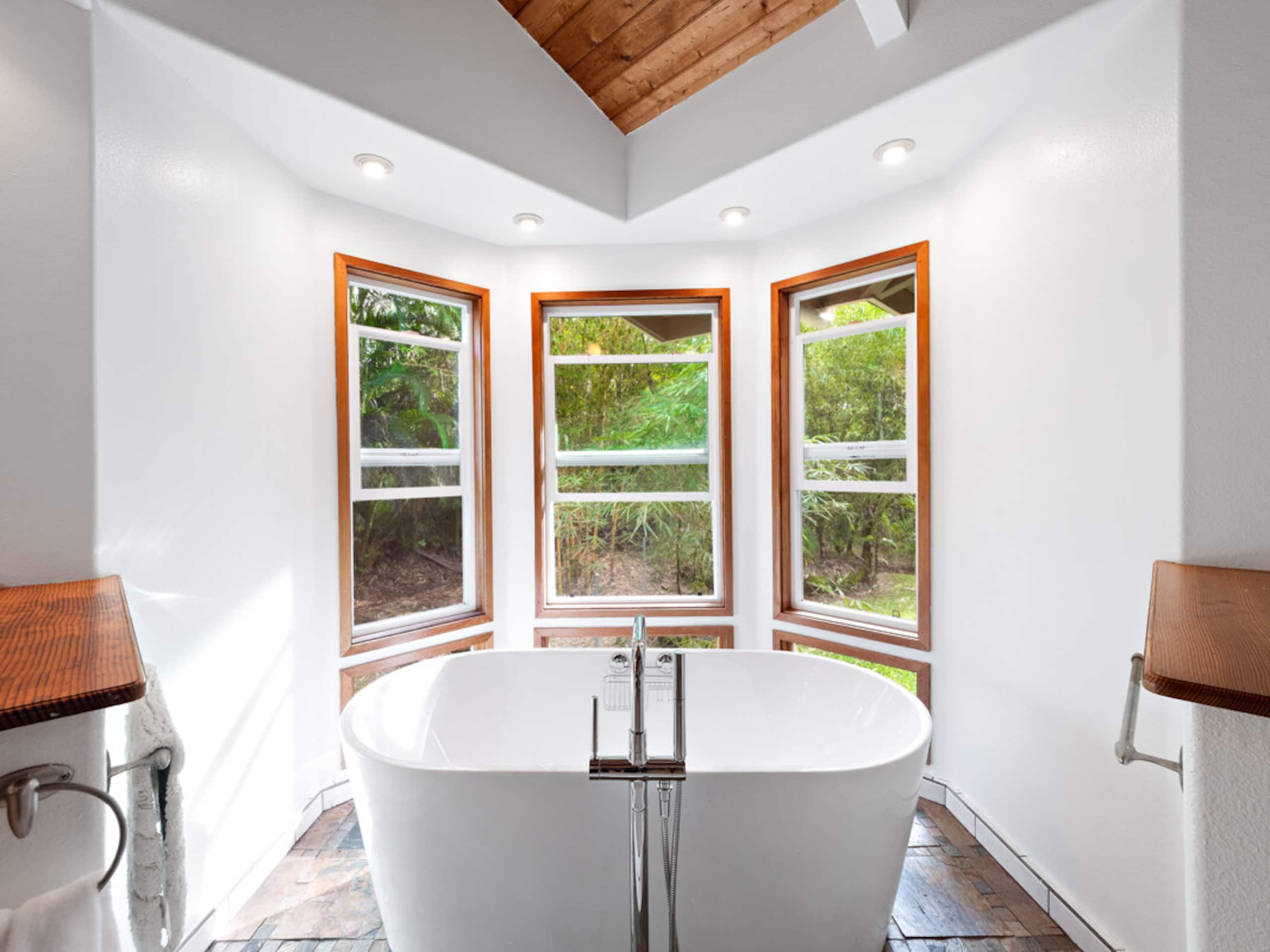 Home in Keaau · ★4.8 · 3 bedrooms · 6 beds · 2 private baths - Image 15