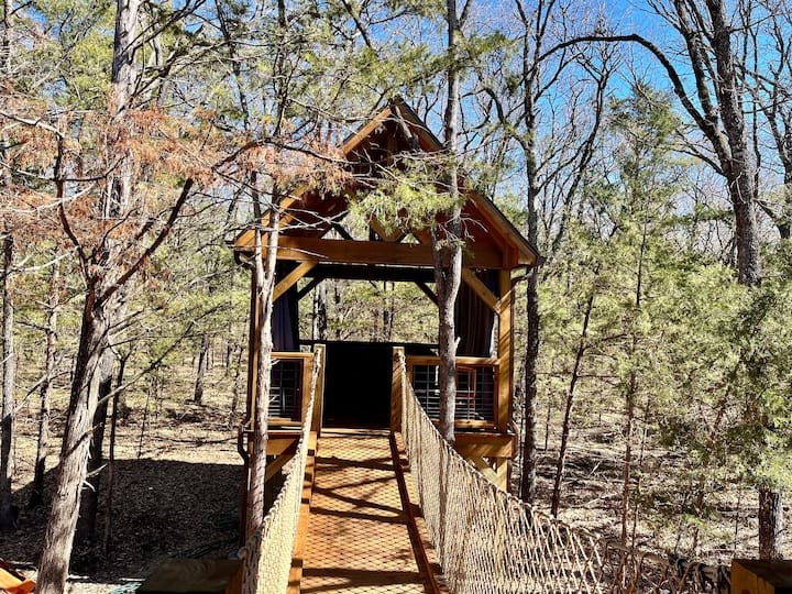 Wooded Bliss-Brand New Luxury Treehouse