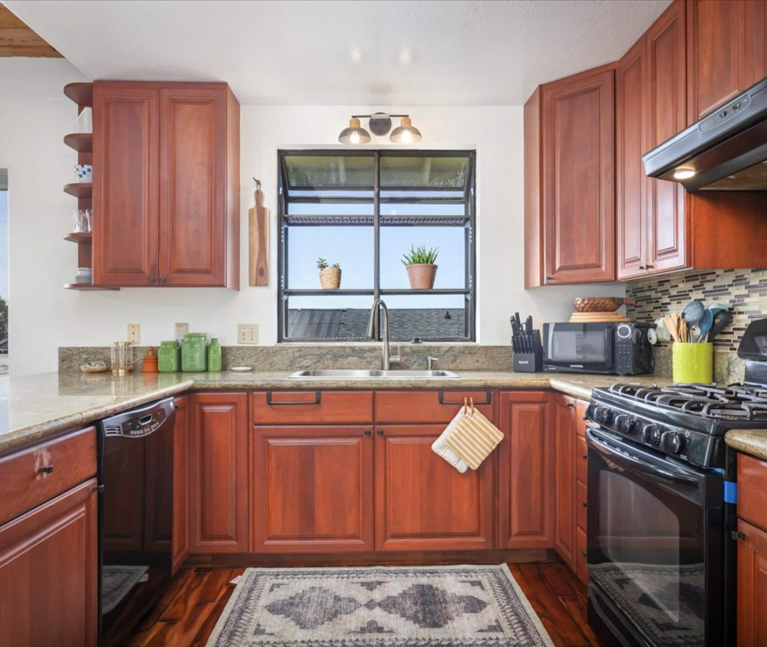 Home in Kailua-Kona · ★4.92 · 3 bedrooms · 5 beds · 2 baths - Image 8