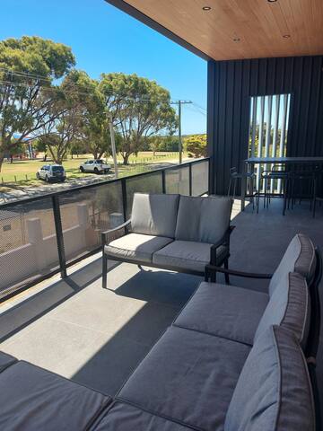 Beach Front Architectural Home gallery image 3