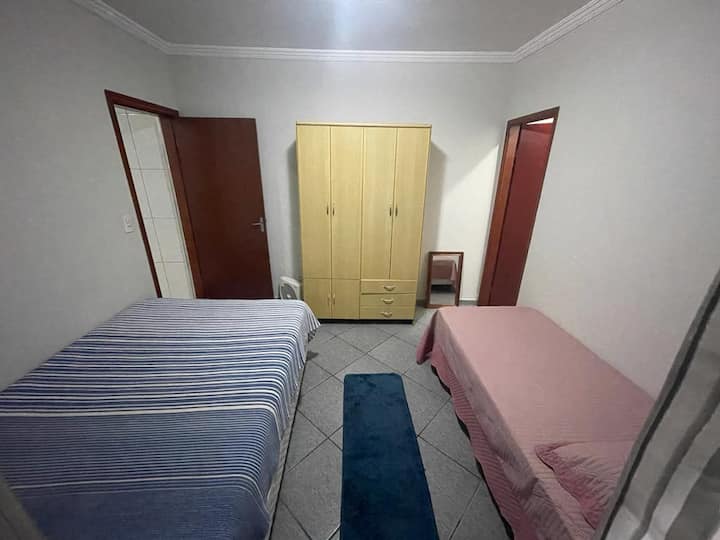JEDNODUCHÝ APARTMÁN S 01 MANŽELSKOU POSTEĽOU A 01 SAMOSTATNÝM LÔŽKOM + POMOCNÝM LÔŽKOM