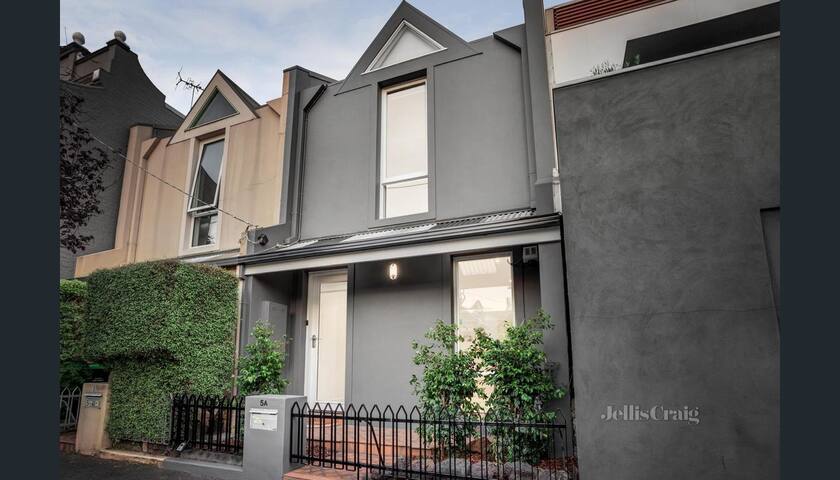 SouthMelb AlbertP 3BR+2.5bath+Wifi+3Level+Rooftop. gallery image 2