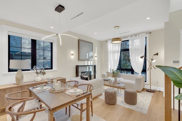 Newly Built Modern Kerrisdale Home