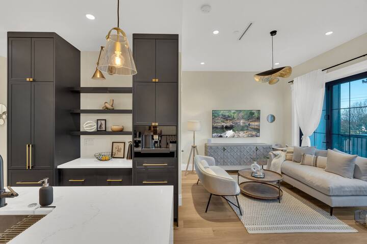 Newly Built Modern Kerrisdale Home gallery image 2