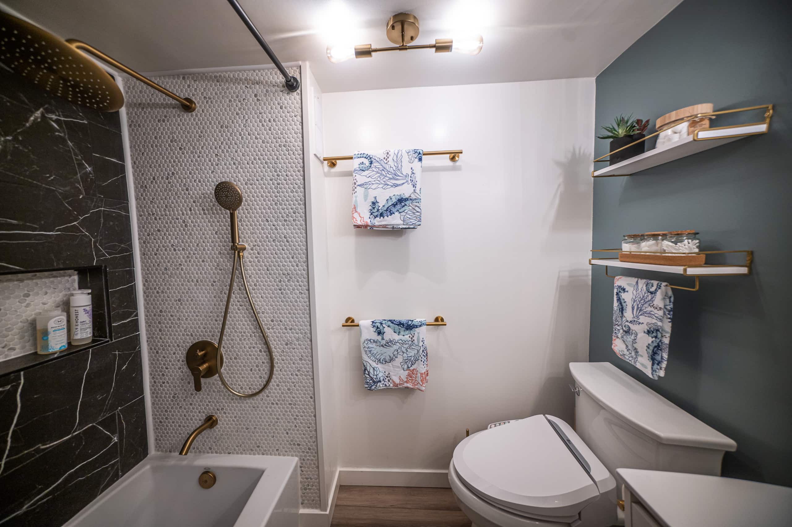Condo in Honolulu · ★4.98 · 1 bedroom · 2 beds · 1 private bath - Image 32