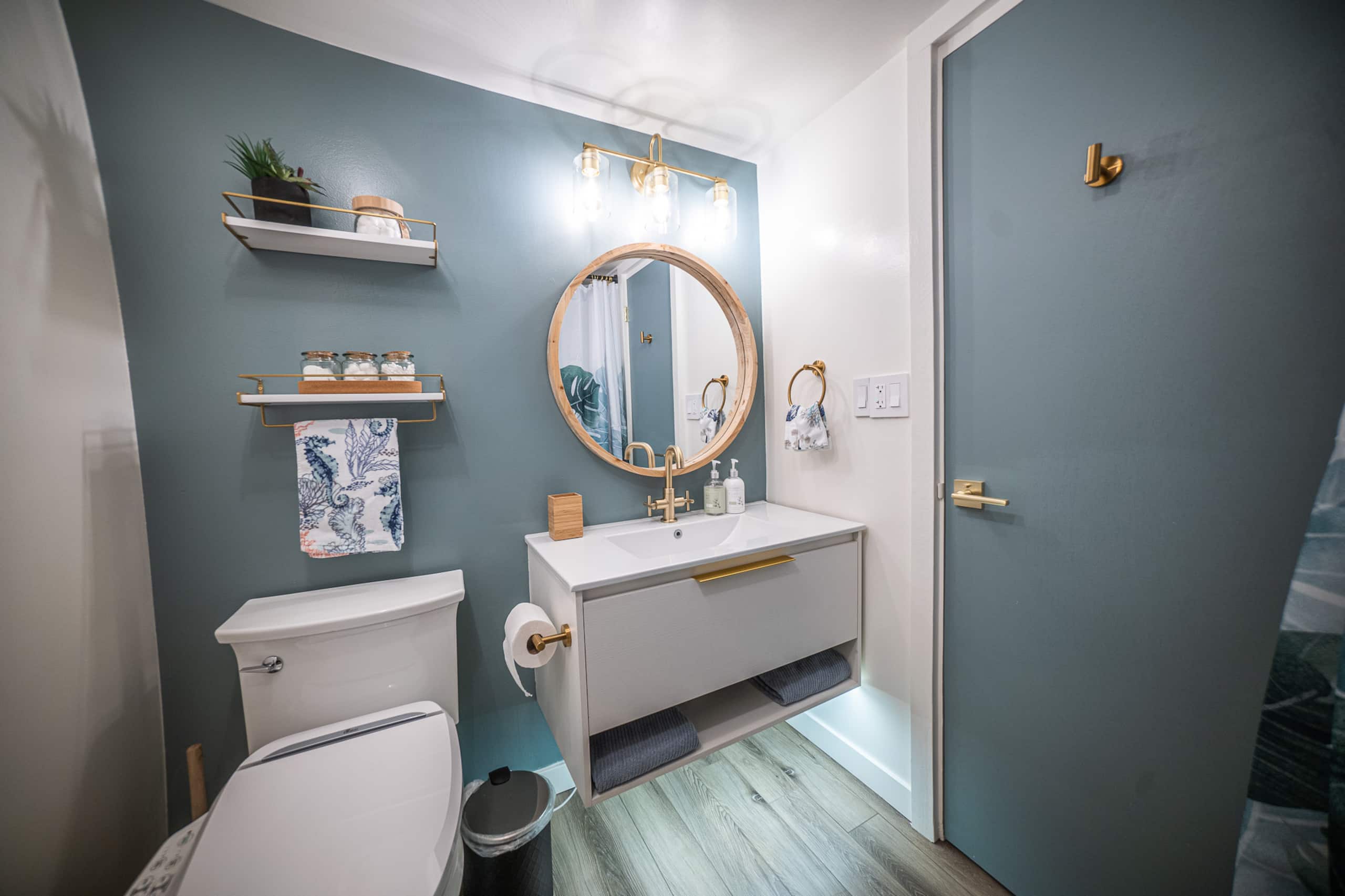 Condo in Honolulu · ★4.98 · 1 bedroom · 2 beds · 1 private bath - Image 30