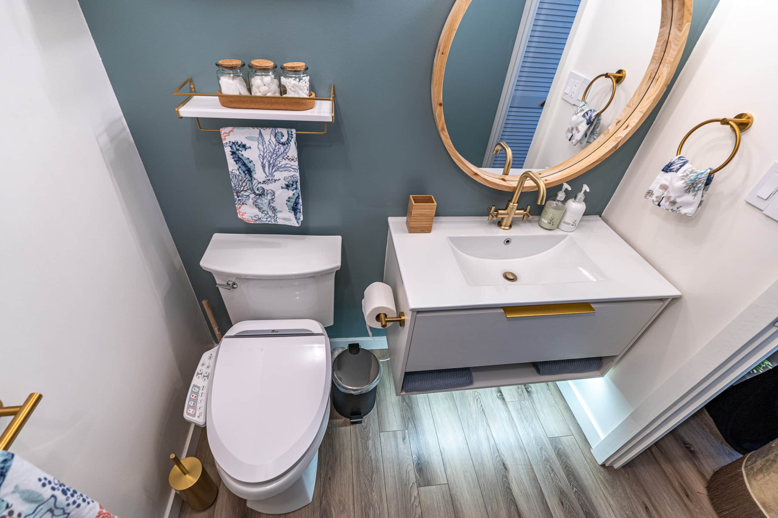 Condo in Honolulu · ★4.98 · 1 bedroom · 2 beds · 1 private bath - Image 36