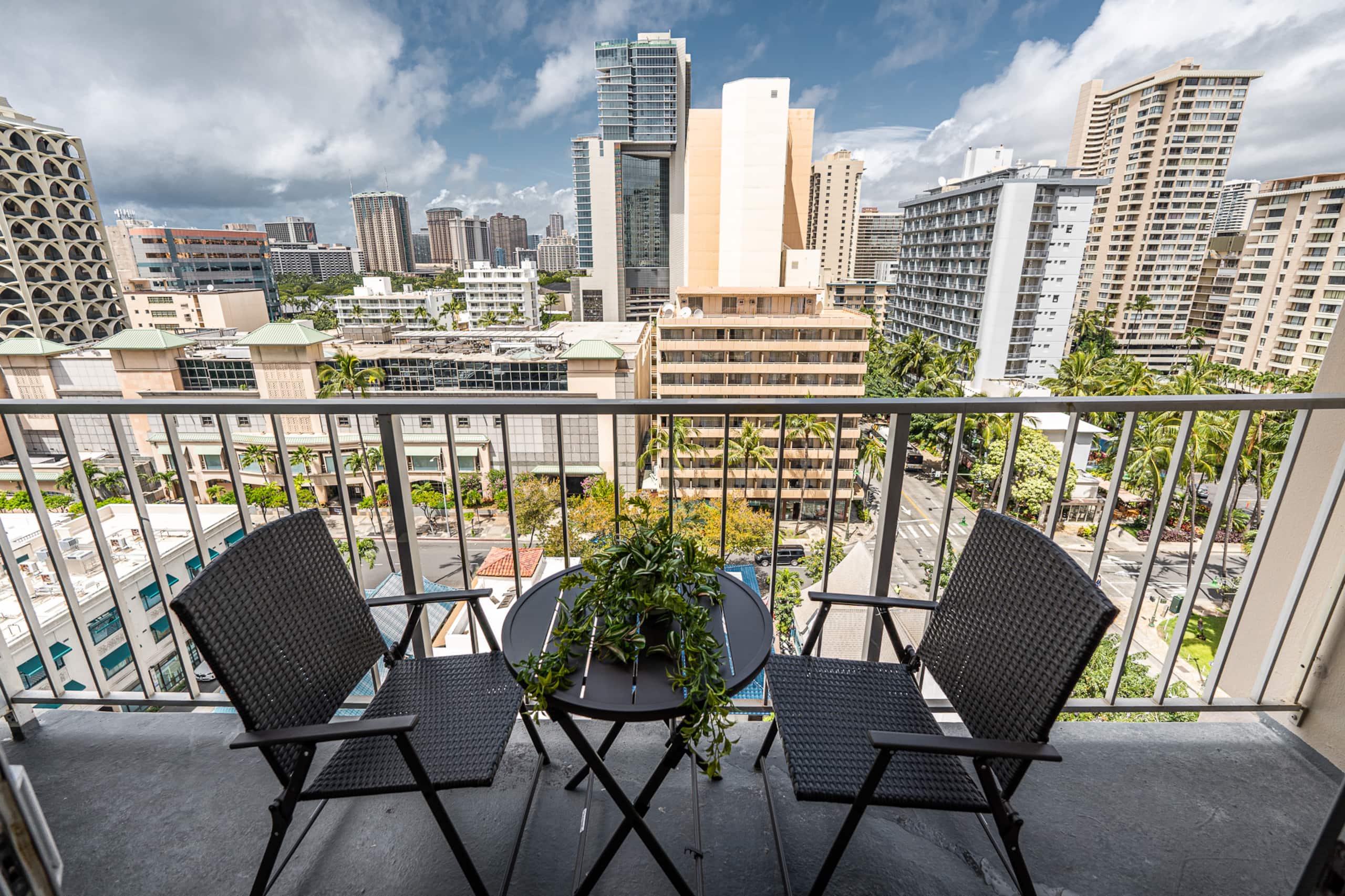 Condo in Honolulu · ★4.98 · 1 bedroom · 2 beds · 1 private bath - Image 38