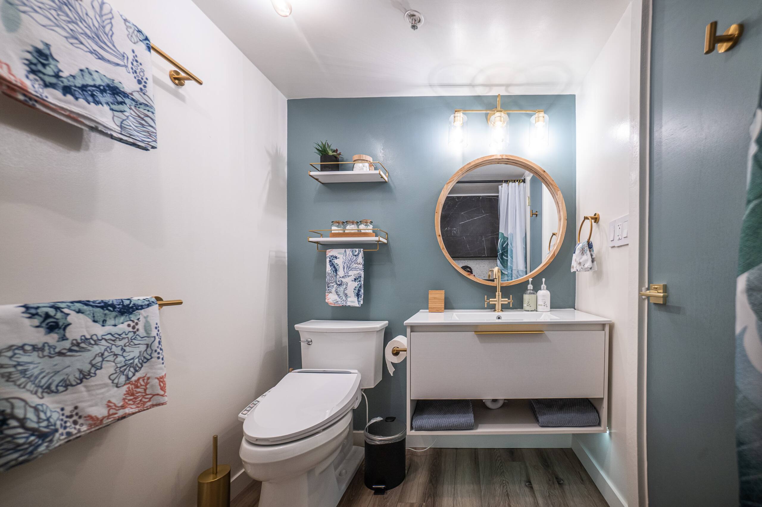 Condo in Honolulu · ★4.98 · 1 bedroom · 2 beds · 1 private bath - Image 28