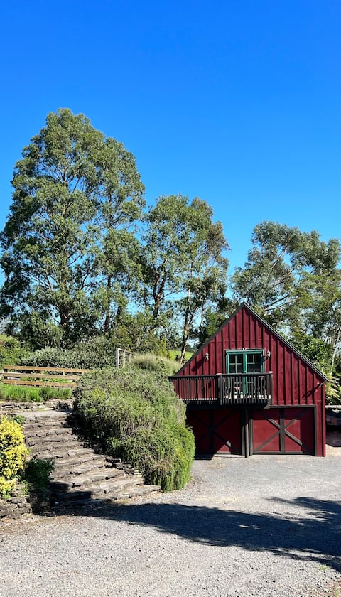 Successful Airbnb property: Tree top hideaway-close to Hobbiton. in Waikato