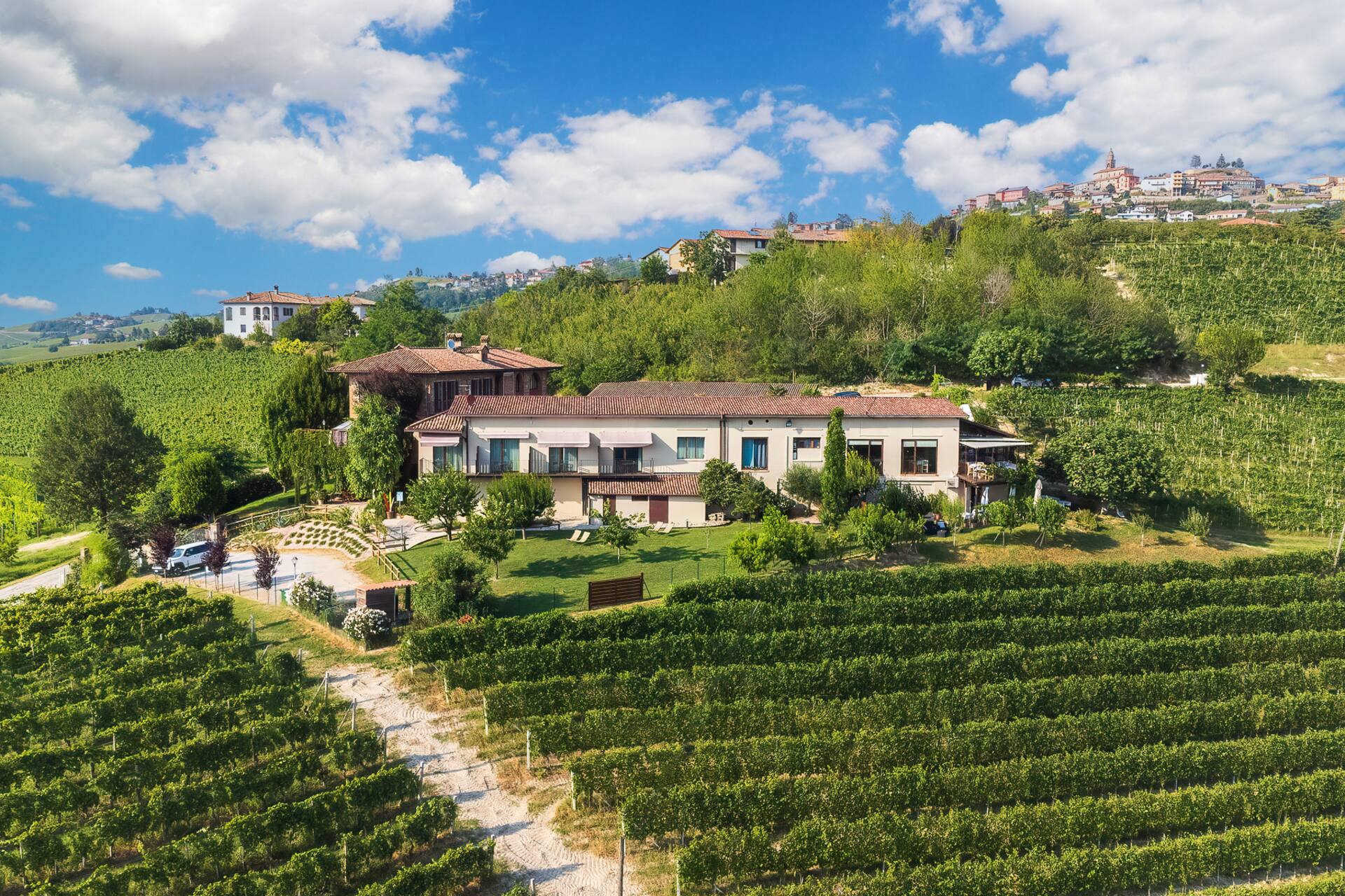 Montagrillo Suite_charm on Barolo hills