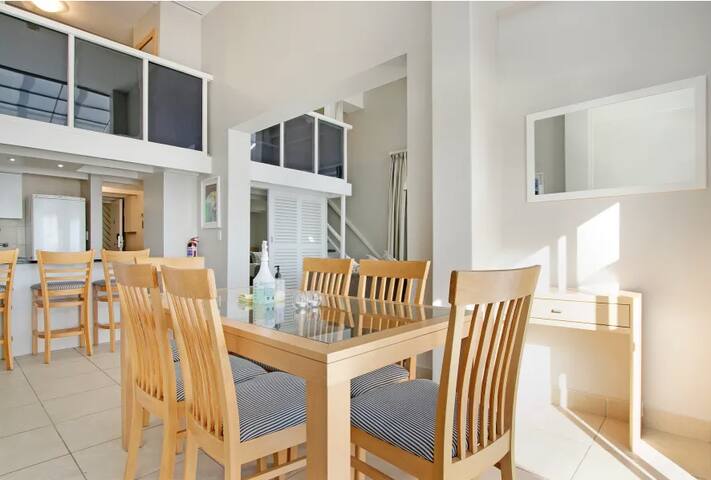 Bantry Bay International. gallery image 5