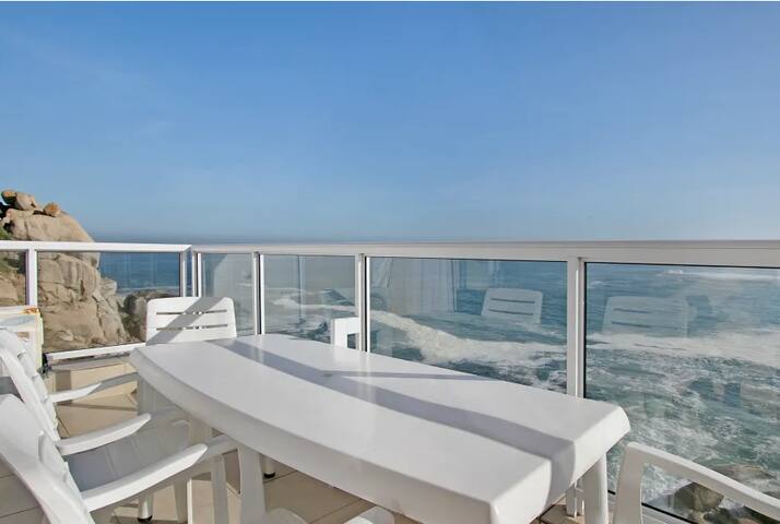 Bantry Bay International. gallery image 4