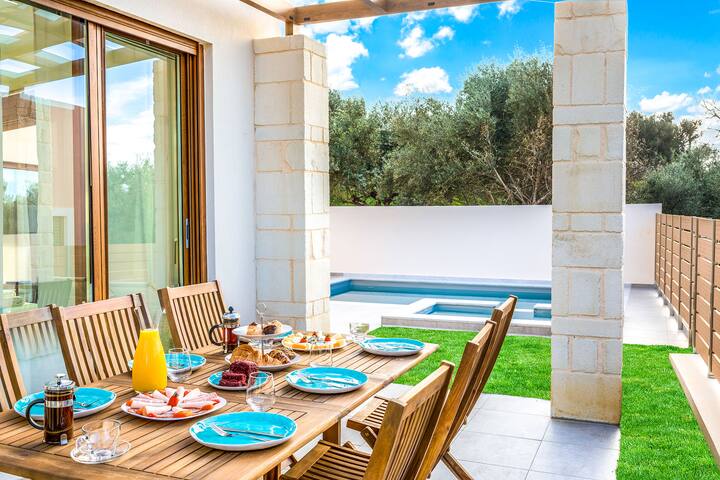 Walk to Beach, Shops & Restaurants / Heated Pool gallery image 5