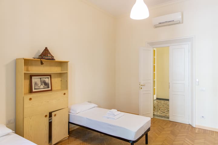 Large & Quiet 5BR Outside ZTL & 10min from Center gallery image 3