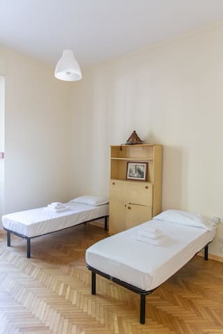 Large & Quiet 5BR Outside ZTL & 10min from Center gallery image 5