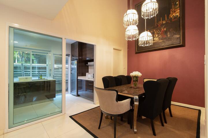 Breezy Haus In Asoke (Pool, walk to BTS/MRT) :LUX gallery image 4