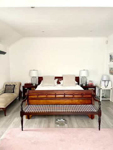 Family Home with Pool in Upper Claremont gallery image 2