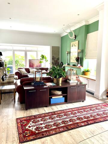 Family Home with Pool in Upper Claremont gallery image 5