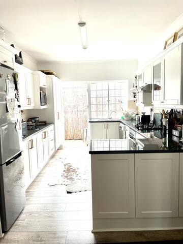 Family Home with Pool in Upper Claremont gallery image 4