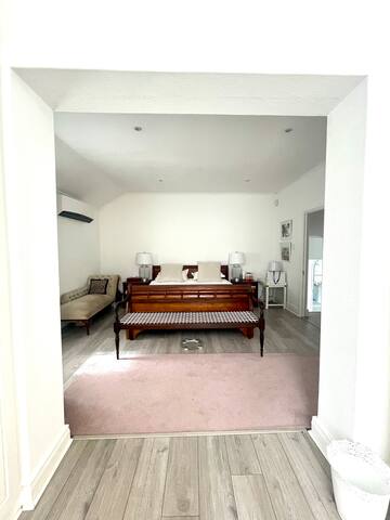 Family Home with Pool in Upper Claremont gallery image 3