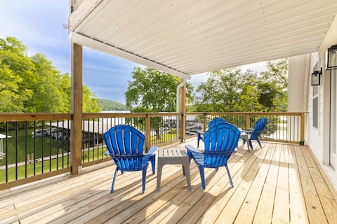 Lakefront Chalet near UT | Boat access | Views!