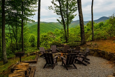 Pisgah Peaks ~ AVL ~ Hot Tub ~ Unmatched VIEWS!